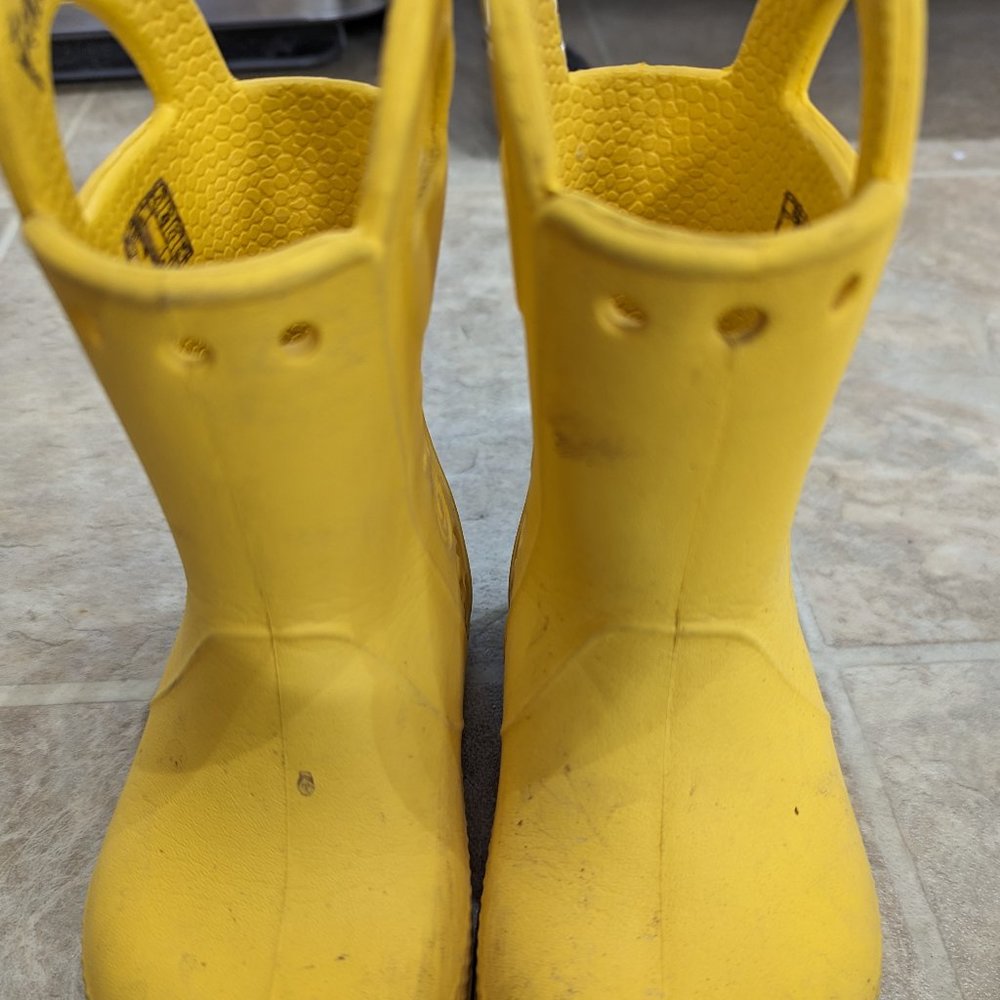 CROCS Yellow Pull On Rain Boots Toddler Size 8 Waterproof